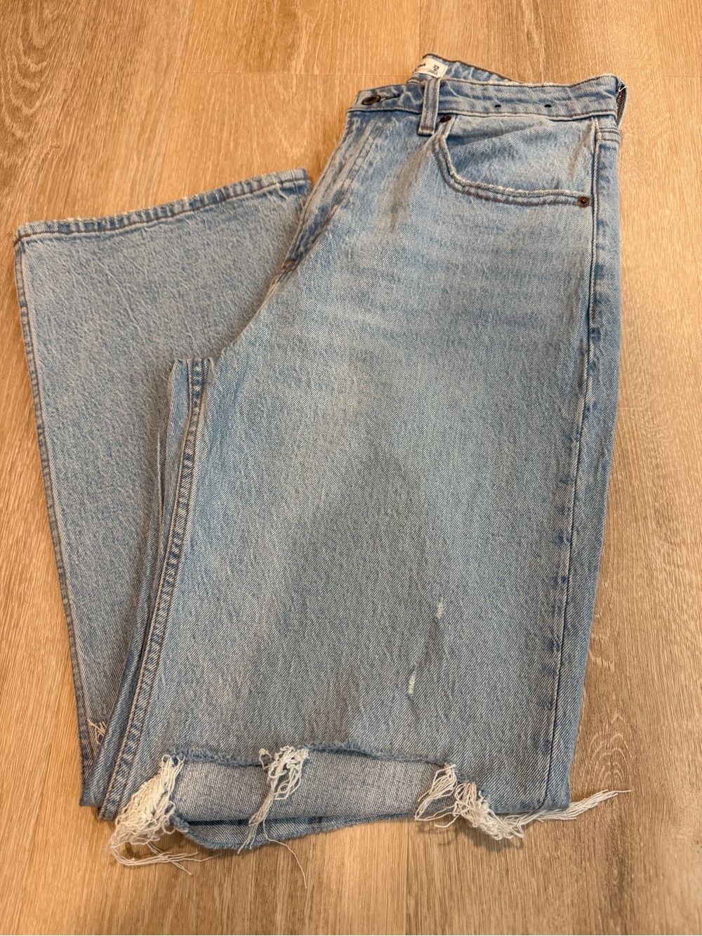 Abercrombie & Fitch Light Blue High-Rise The ‘90s Relaxed Jean Curve Love